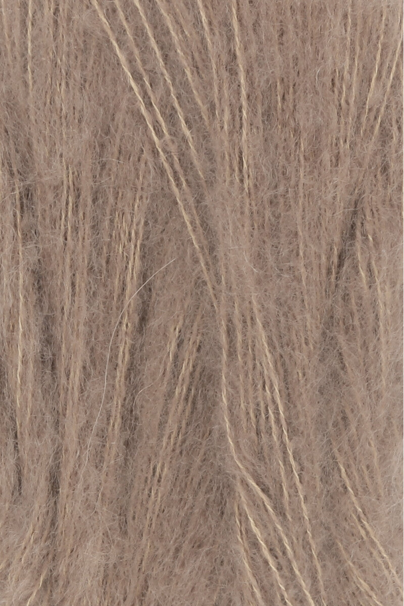 Lang Yarns Cashmere Dreams Yarn, 290m / 25g – Camel (0039), yarn texture