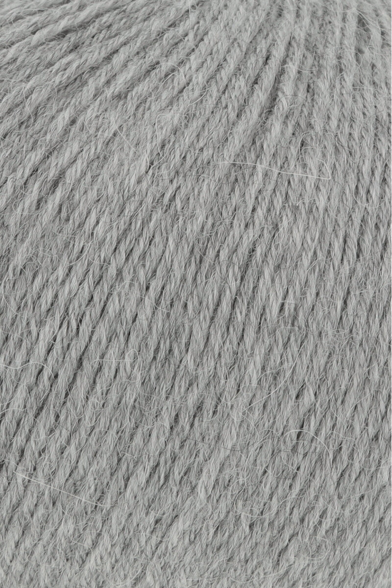 Lang Yarns Alpaca Soxx 6-ply Yarn, 390m / 150g – Light Grey Mélange (0003), yarn texture