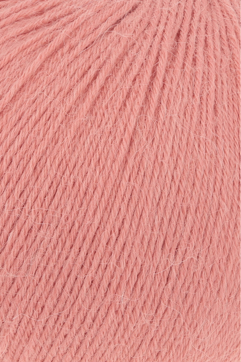 Lang Yarns Alpaca Soxx 6-ply Yarn, 390m / 150g – Salmon (0028), yarn texture