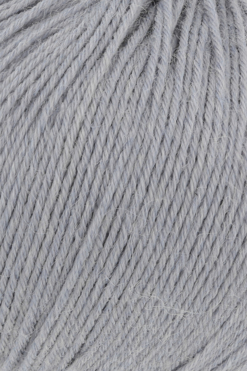 Lang Yarns Alpaca Soxx 6-ply Yarn, 390m / 150g – Light Blue Mélange (0120), yarn texture