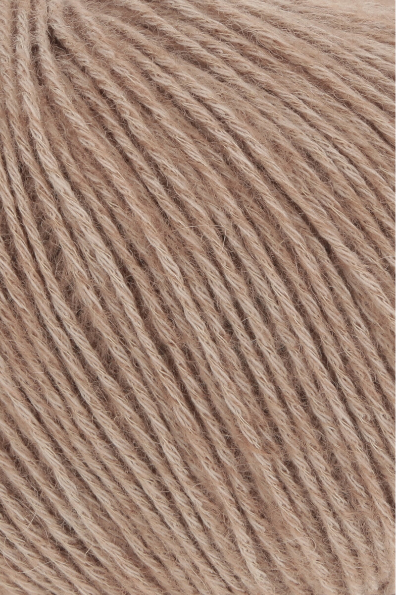 Lang Yarns Regina – 50g / 175m – Brown (0096) – detail