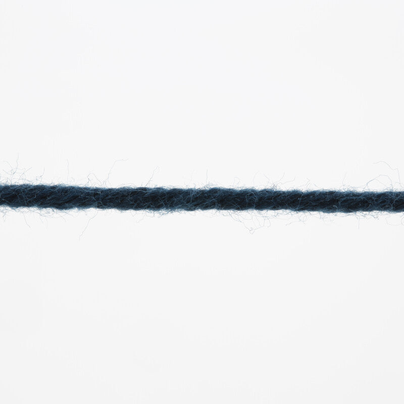 Lang Yarns Oceania – 50g / 140m – Navy (0025) – yarn texture