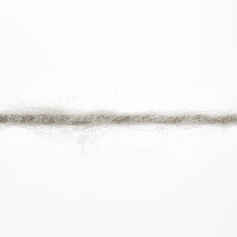 Lang Yarns Whisper – 50g / 125m – Beige (0026) – yarn texture