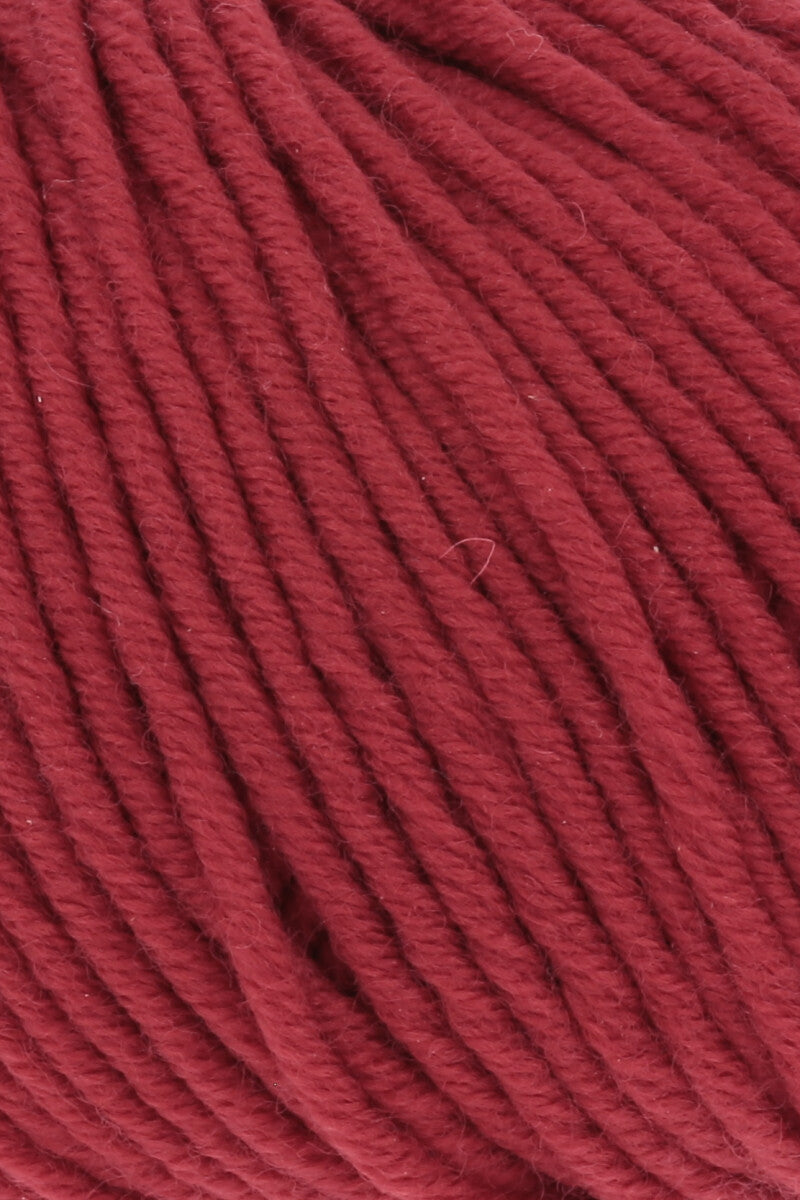 Lang Yarns Merino+ – 50g / 90m – Red (0060) – detail