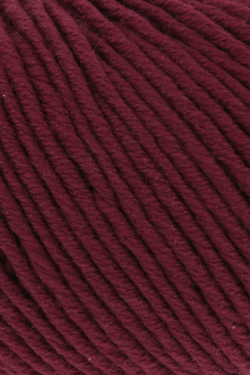 Lang Yarns Merino+ – 50g / 90m – Dark Red (0063) – detail