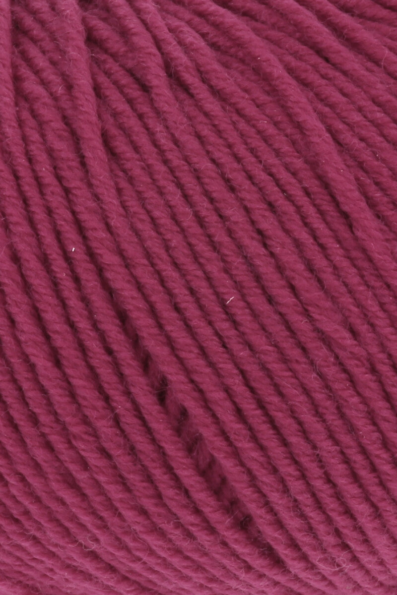 Lang Yarns Merino 150 Yarn, 150m / 50g – Burgundy (0162), yarn texture