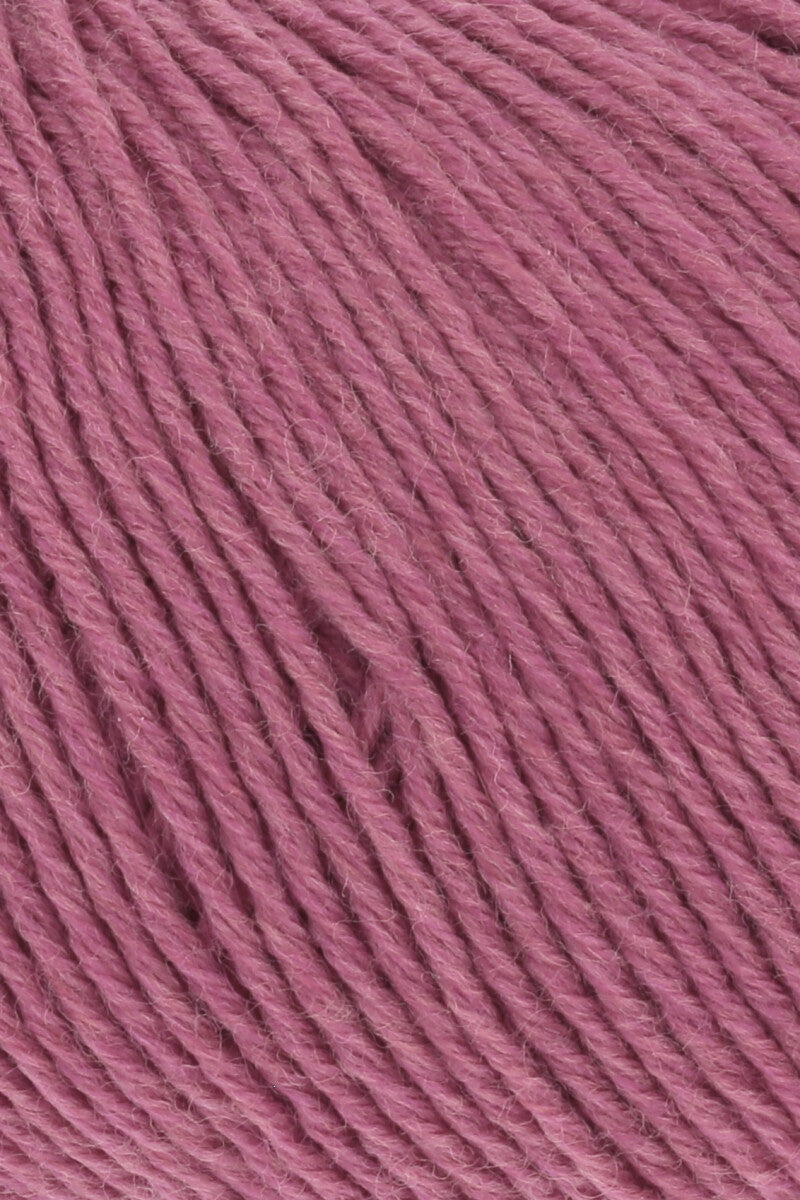 Lang Yarns Merino 150 Yarn, 150m / 50g – Raspberry Mélange (0165), yarn texture