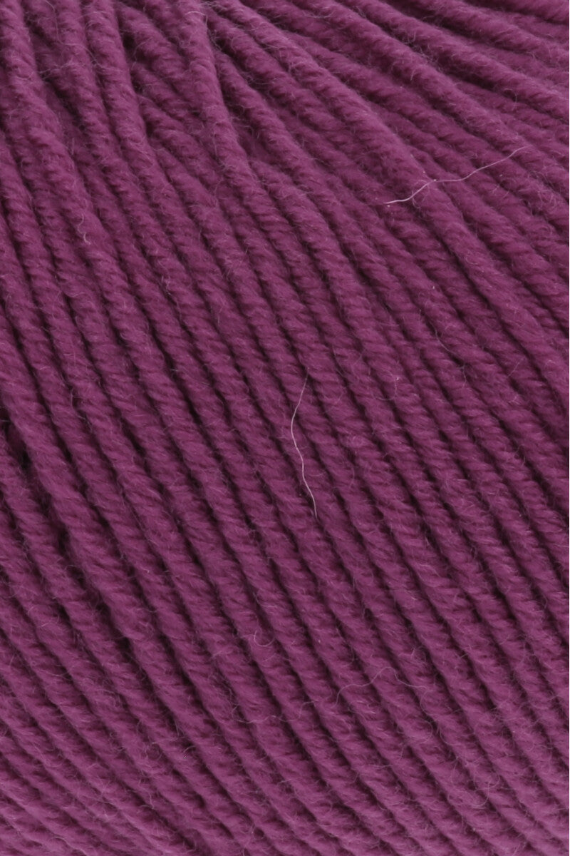 Lang Yarns Merino 150 Yarn, 150m / 50g – Berry (0166), yarn texture