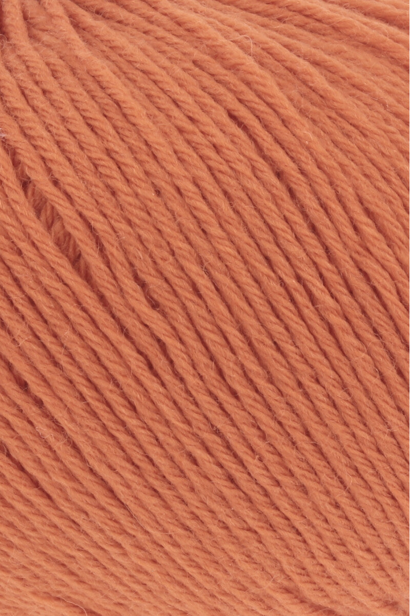 Lang Yarns Merino 200 Bébé Yarn, 203m / 50g – Orange (0359), yarn texture