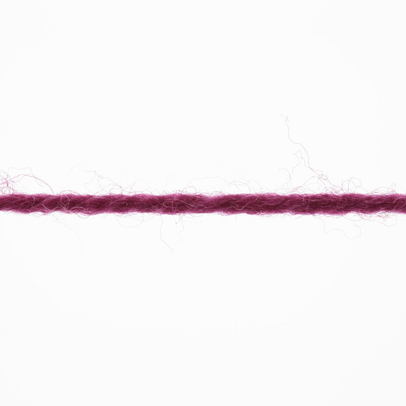 Lang Yarns Merino 200 Bébé Yarn, 203m / 50g – Berry (0366), yarn strand