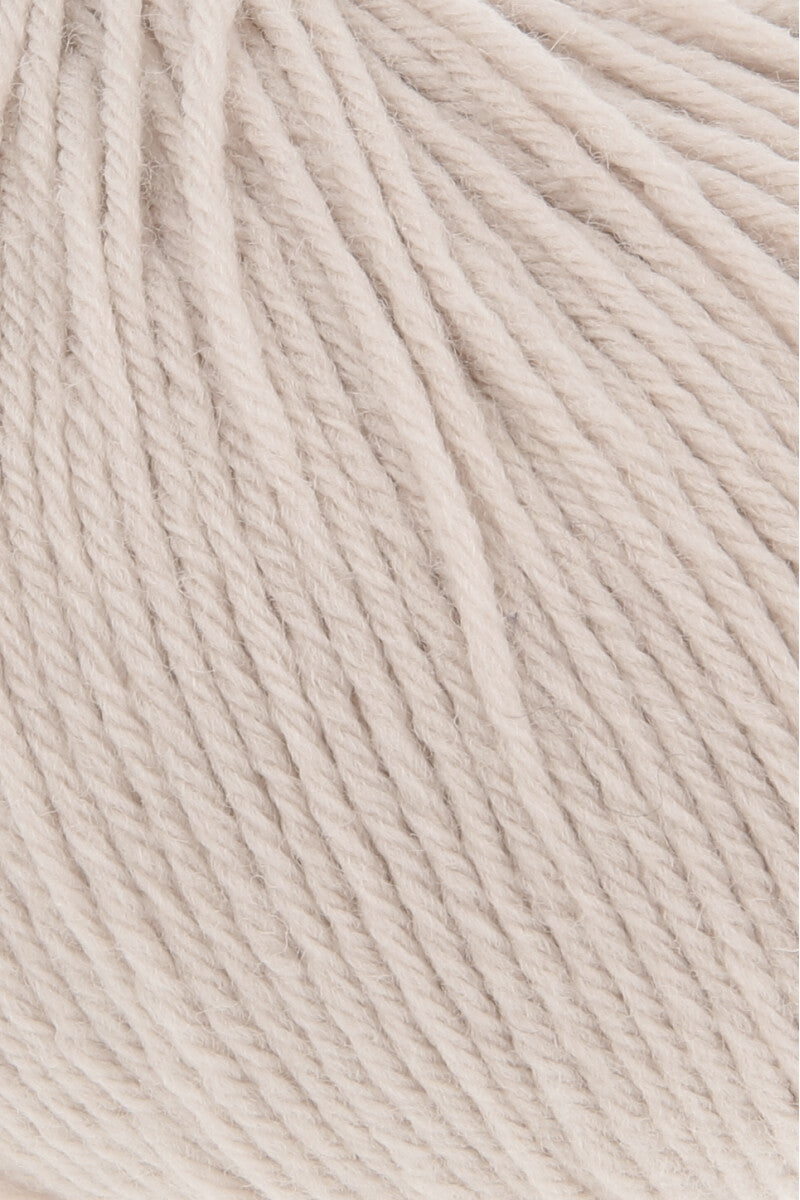 Lang Yarns Merino 200 Bébé Yarn, 203m / 50g – Sand (0426), yarn texture
