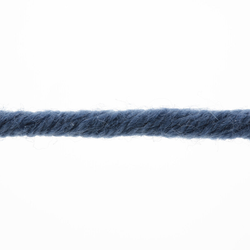 Lang Yarns Merino 50 – 100g / 90m – Dark Jeans (0034) – yarn texture