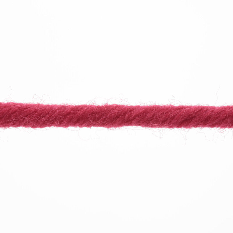 Lang Yarns Merino 50 – 100g / 90m – Geranium (0060) – yarn texture
