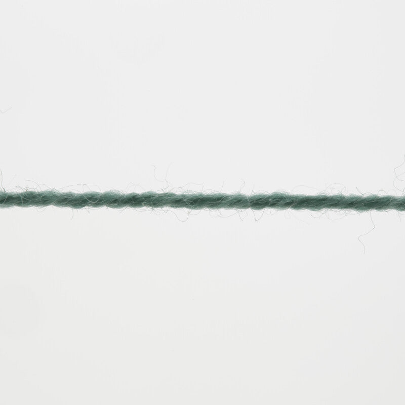 Lang Yarns Merino 400 Lace – 25g / 200m – Ivy (0093) – yarn texture