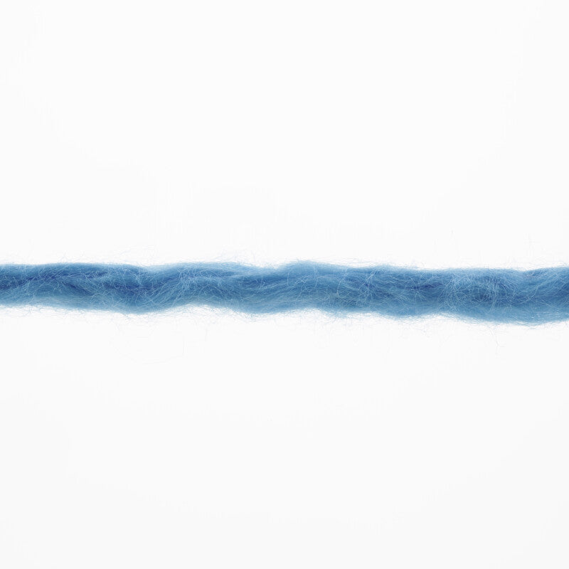 Lang Yarns Amira – 50g / 100m – Sea (0071) – yarn texture
