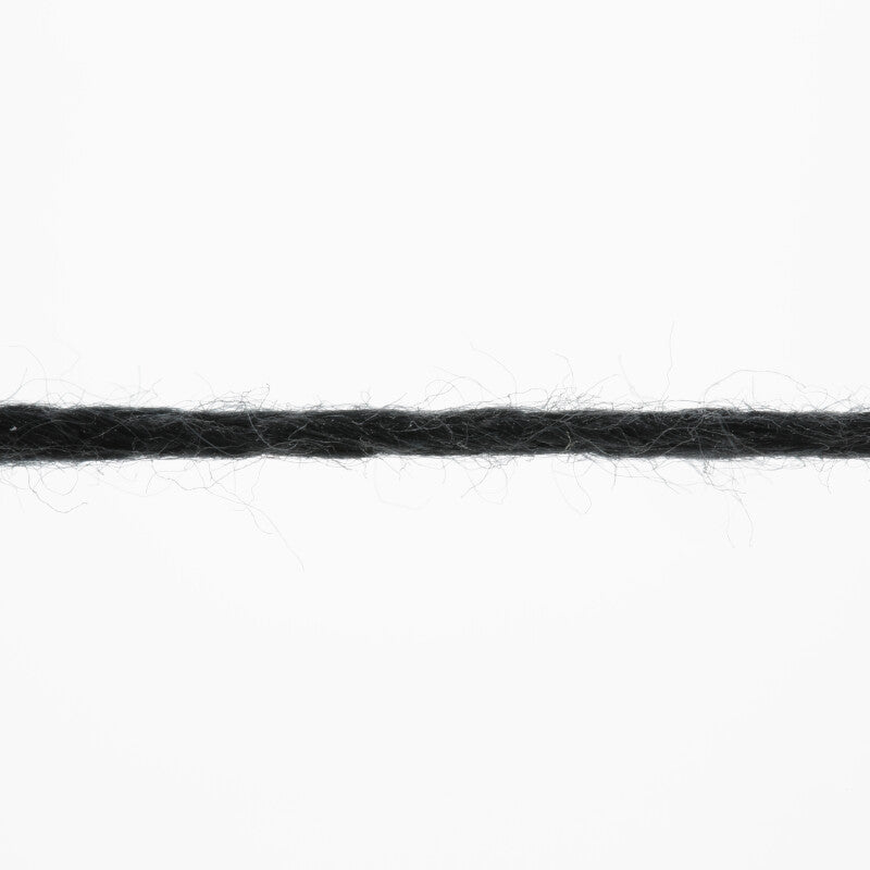 Lang Yarns Norma – 50g / 135m – Black (0004) – yarn texture