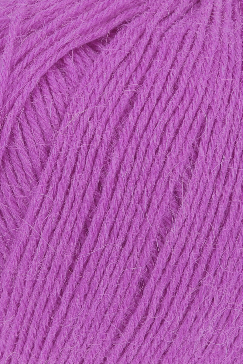 Lang Yarns Alpaca Soxx 4-ply Yarn, 390m / 100g – Pink (0085), yarn texture