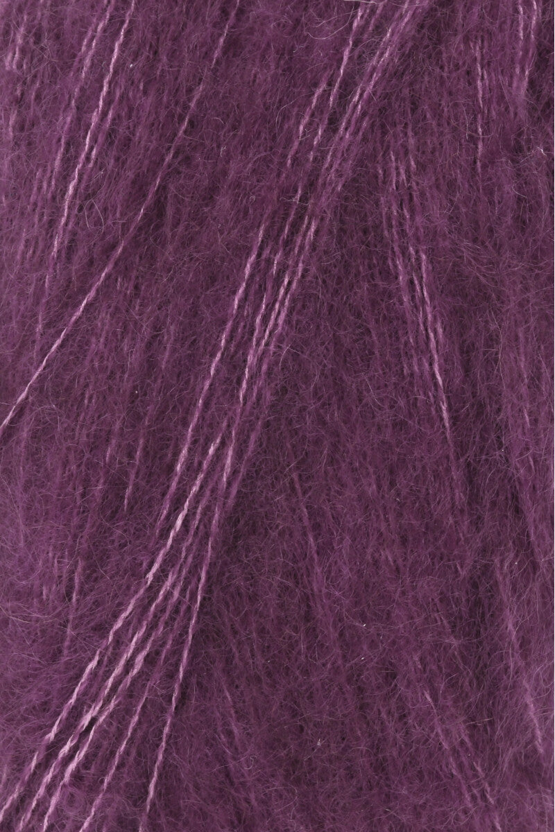 Lang Yarns Cashmere Dreams Yarn, 290m / 25g – Eggplant (0080), yarn texture
