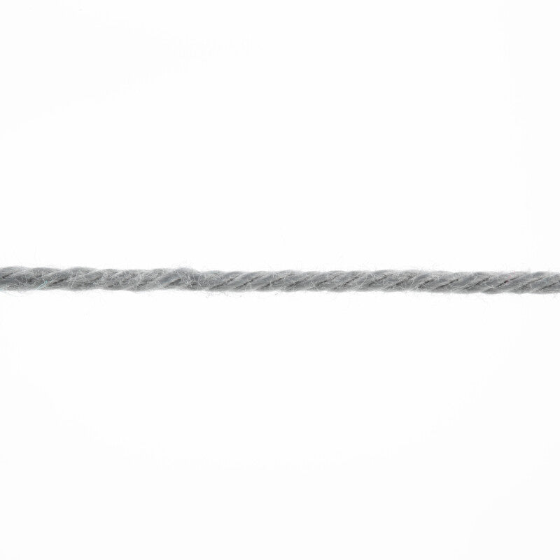 Lang Yarns Quattro – 50g / 120m – Silver (0023) – yarn texture