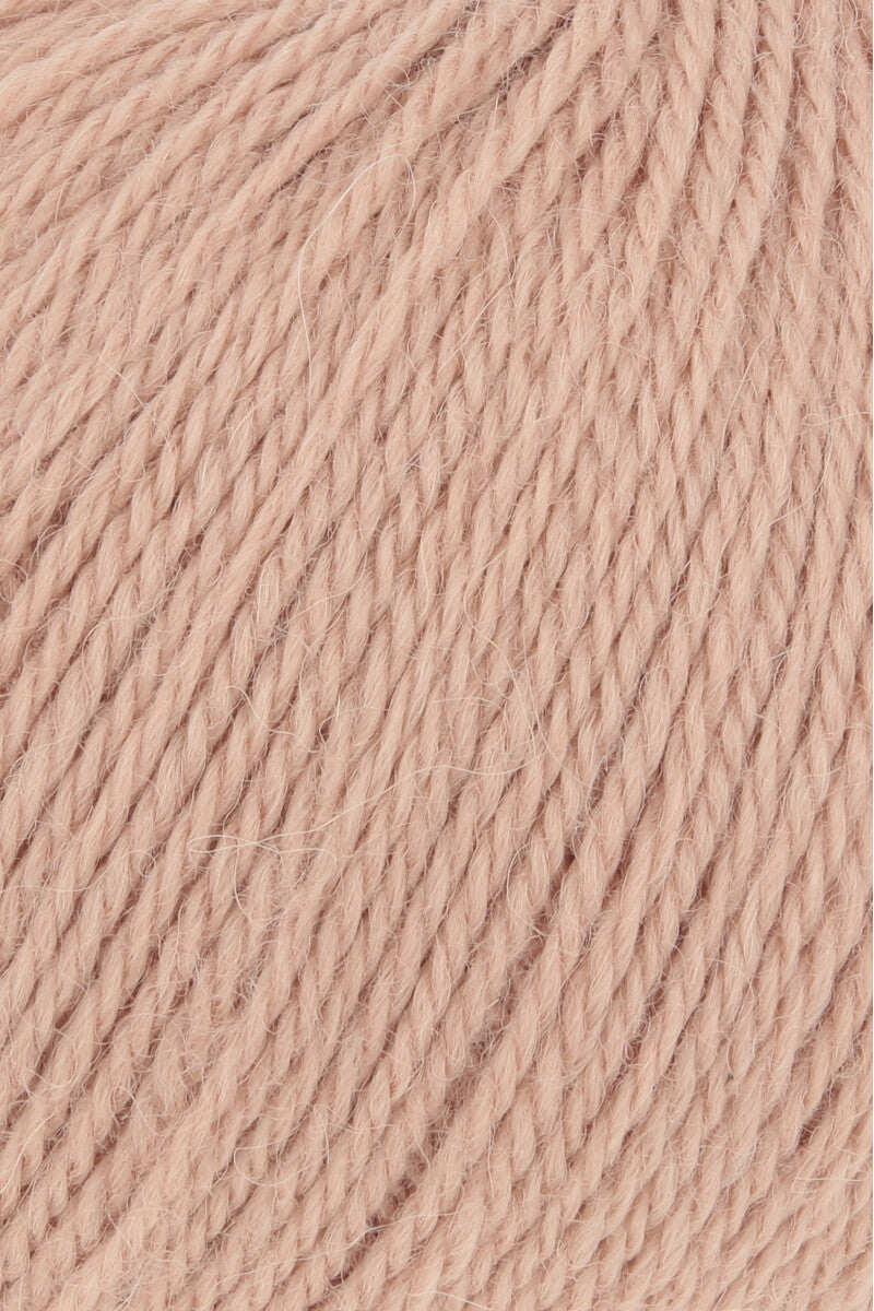 Lang Yarns Baby Alpaca Yarn, 170m / 50g – Salmon (0028), yarn texture
