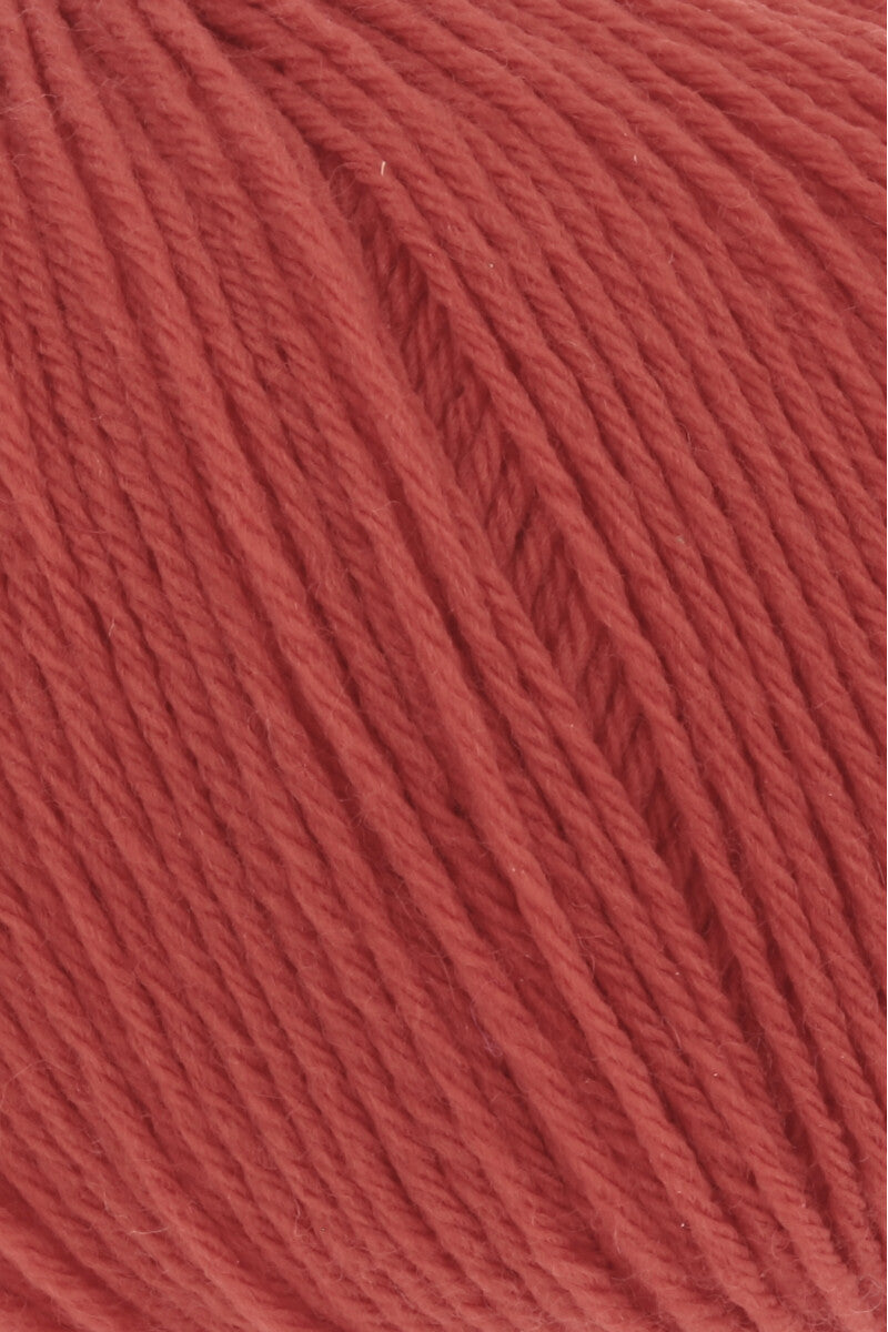 Lang Yarns Merino 200 Bébé Yarn, 203m / 50g – Red (0360), yarn texture