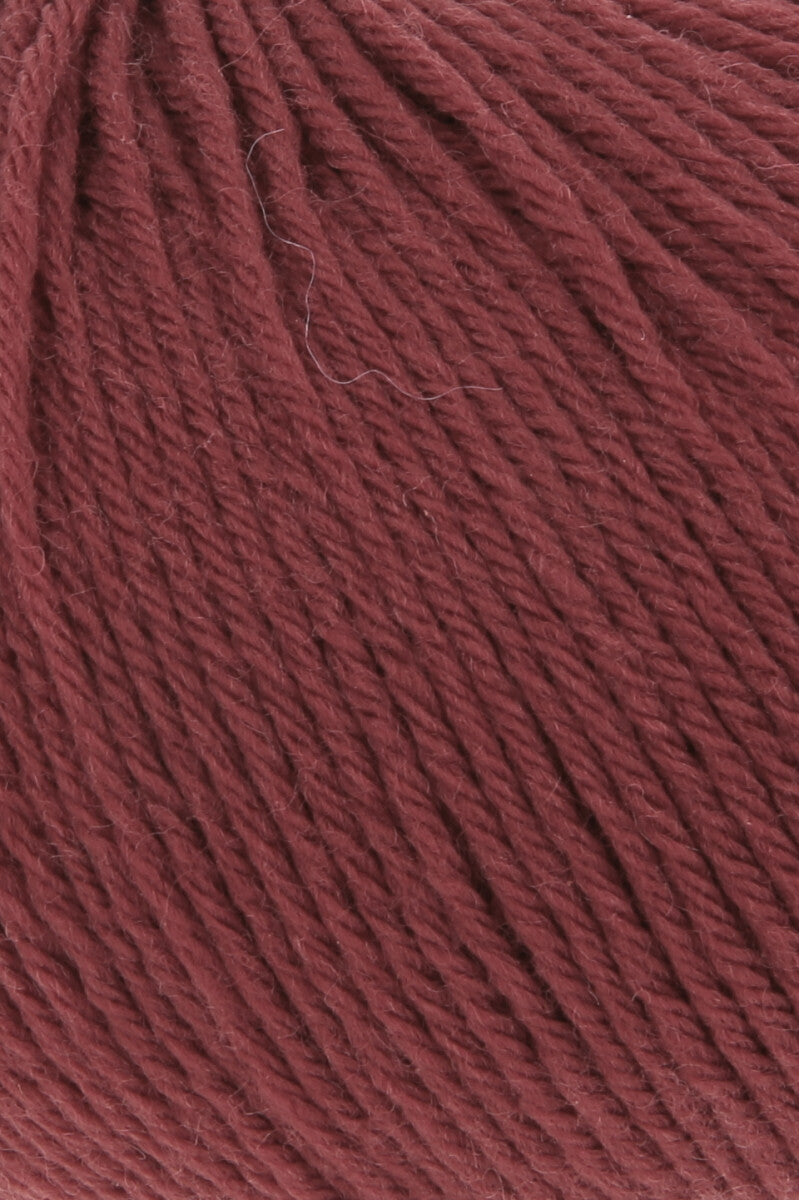 Lang Yarns Merino 200 Bébé Yarn, 203m / 50g – Dark Red (0361), yarn texture