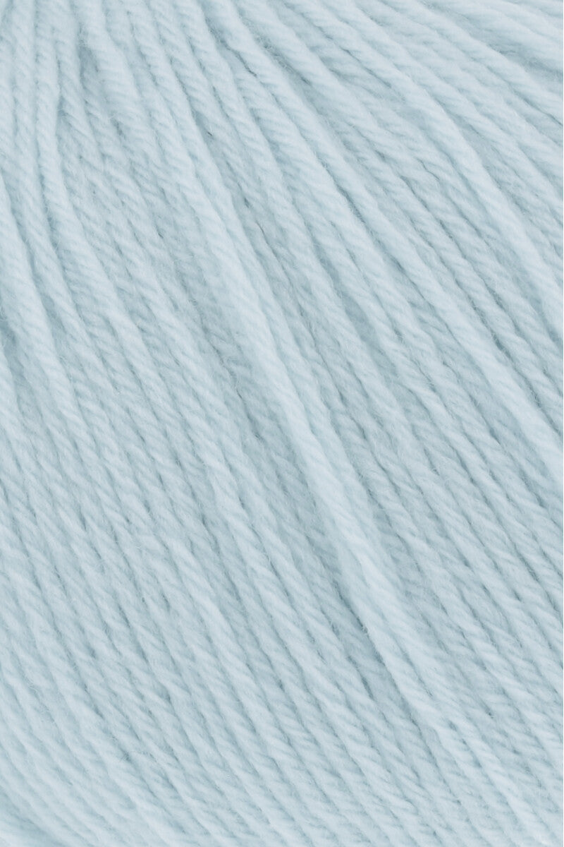 Lang Yarns Merino 200 Bébé Yarn, 203m / 50g – Ice Blue (0371), yarn texture