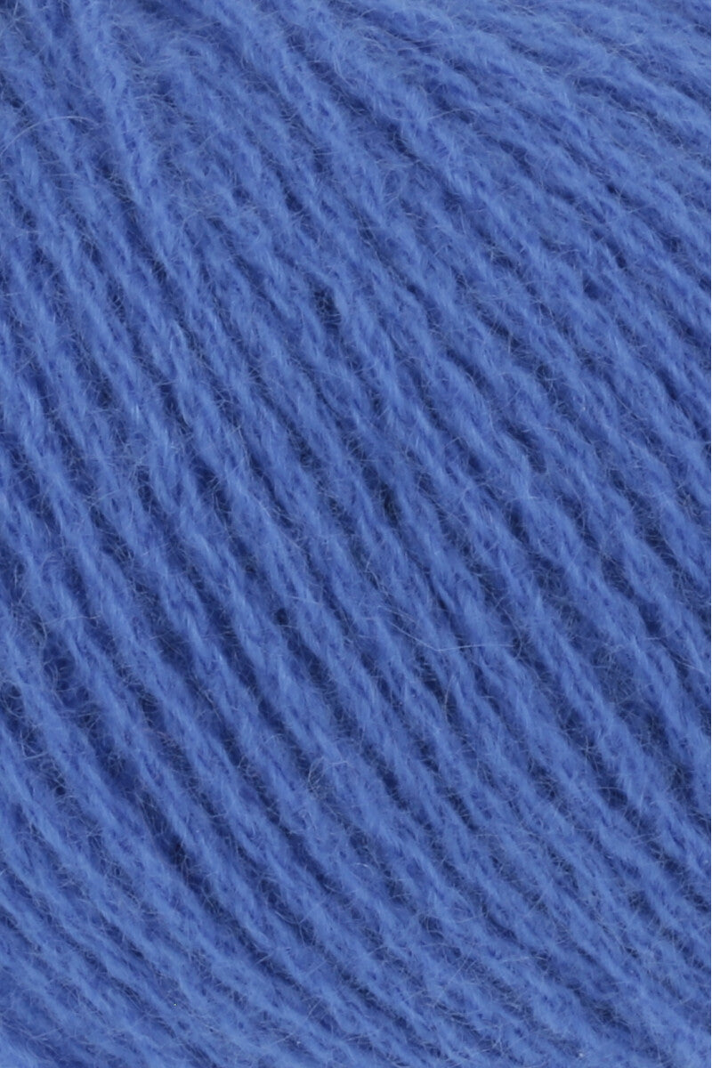 Lang Yarns Cashmere Premium Yarn, 115m / 25g – Royal (0006), yarn texture