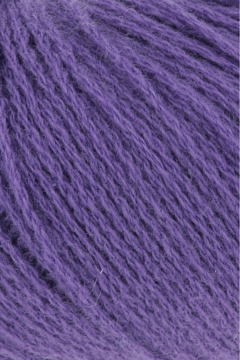 Lang Yarns Cashmere Premium Yarn, 115m / 25g – Dark Lilac (0346), yarn texture