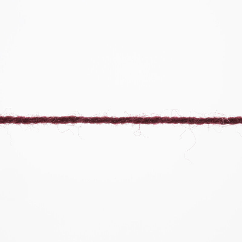 Lang Yarns Merino 400 Lace – 25g / 200m – Bordeaux Mélange (0064) – yarn texture