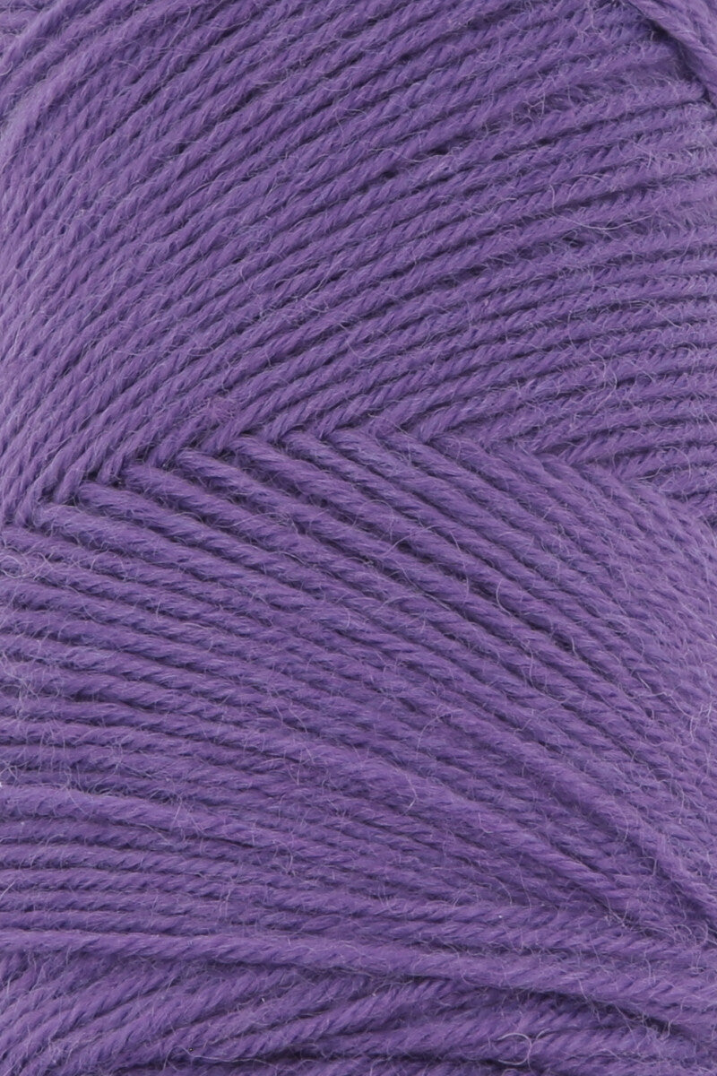 Lang Yarns Jawoll Yarn, 190m / 50g – Lilac (0380), yarn texture