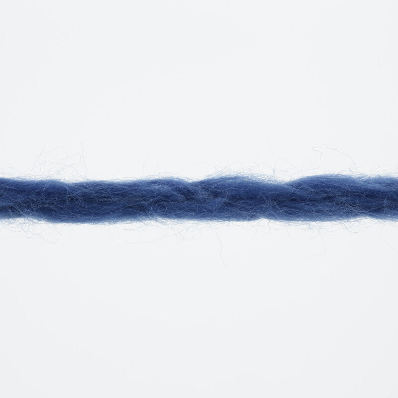 Lang Yarns Amira – 50g / 100m – Royal (0006) – yarn texture