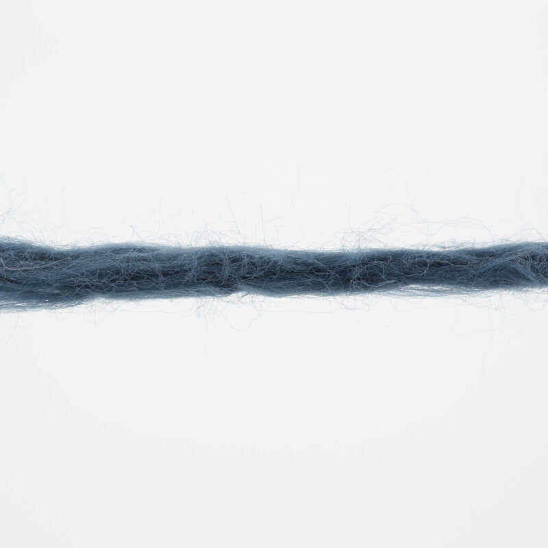 Lang Yarns Amira – 50g / 100m – Blue (0032) – yarn texture