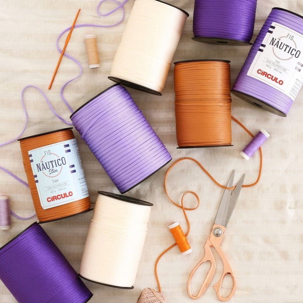 Close-up of Circulo Fio Náutico Slim Yarn's intricate weave.