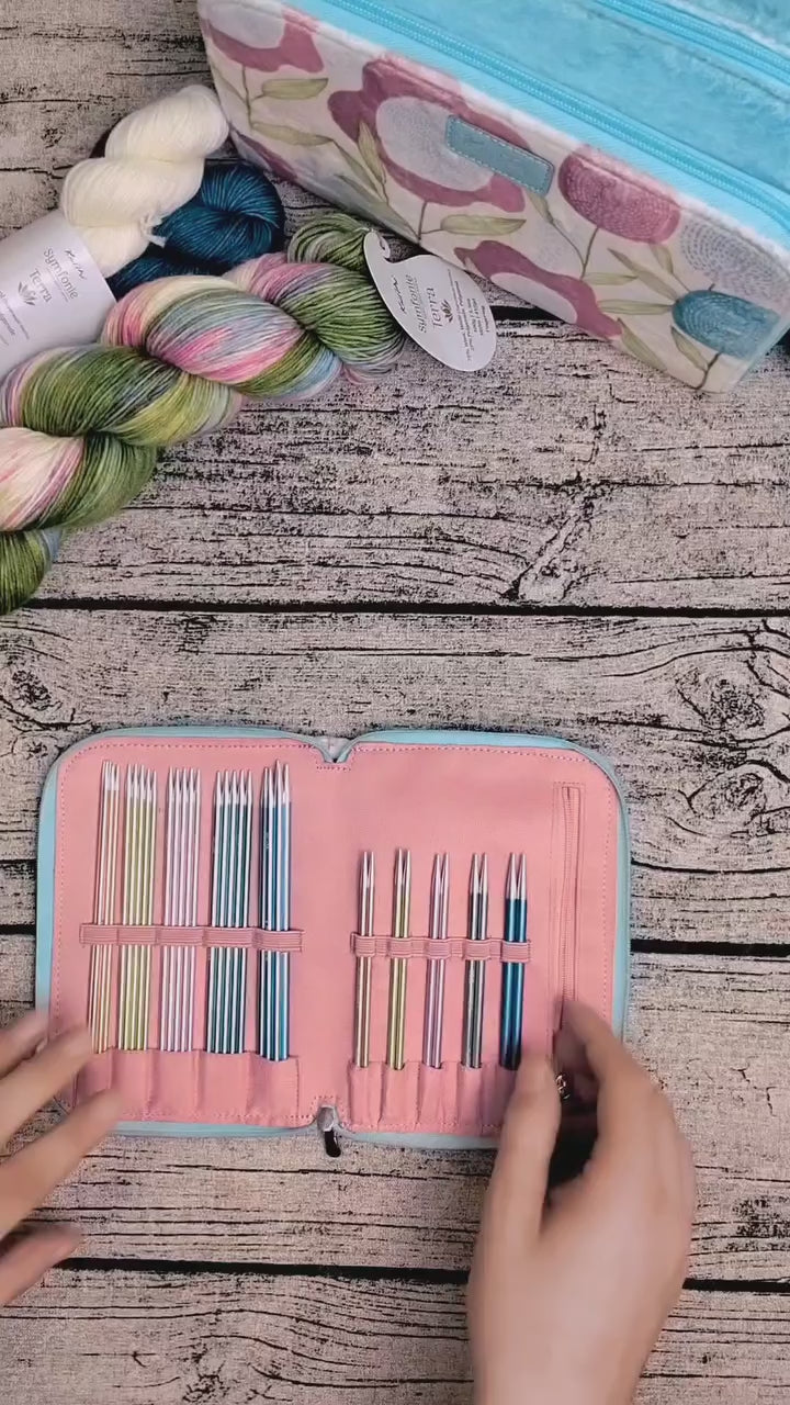 KnitPro Sweet Affair Set: festive yarn and knitting needles.